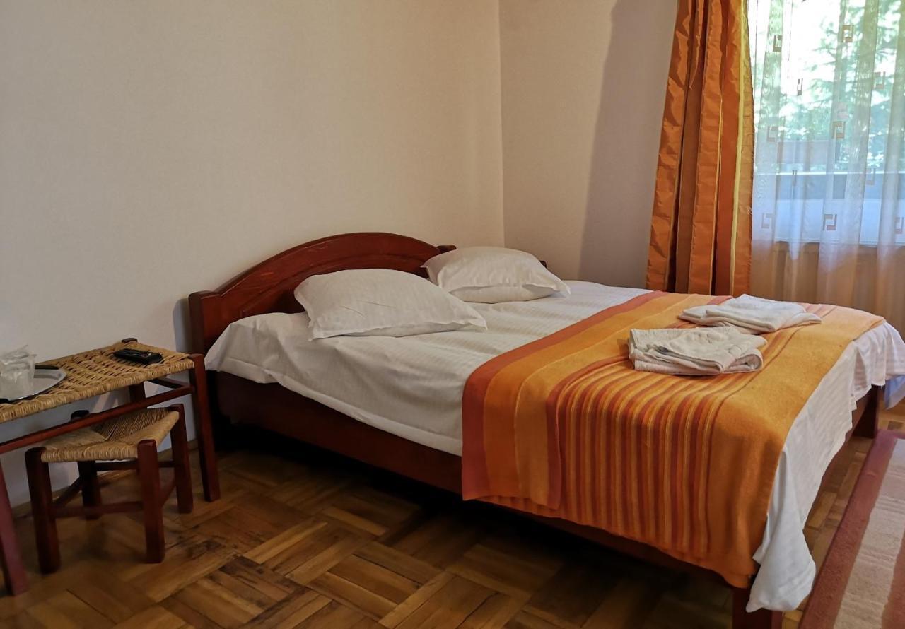 Raza Soarelui Hotel Moeciu De Sus Room photo