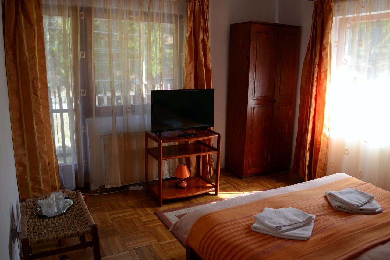 Raza Soarelui Hotel Moeciu De Sus Exterior photo