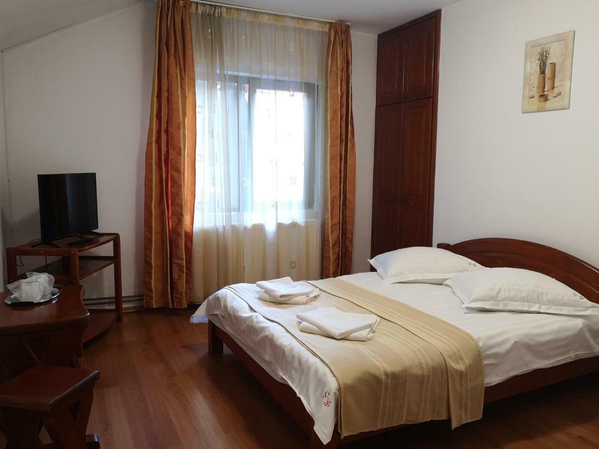 Raza Soarelui Hotel Moeciu De Sus Exterior photo