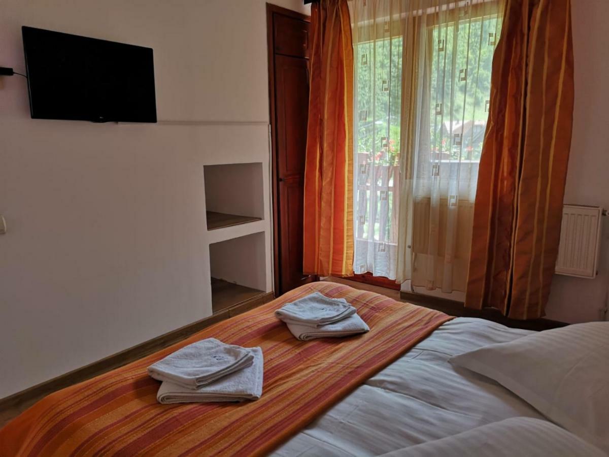 Raza Soarelui Hotel Moeciu De Sus Exterior photo
